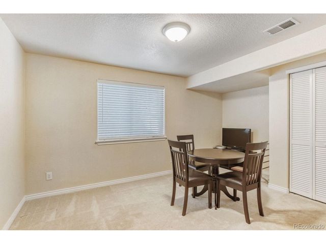 927 Champion Cir, Longmont, CO 80503