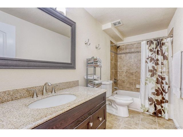 927 Champion Cir, Longmont, CO 80503