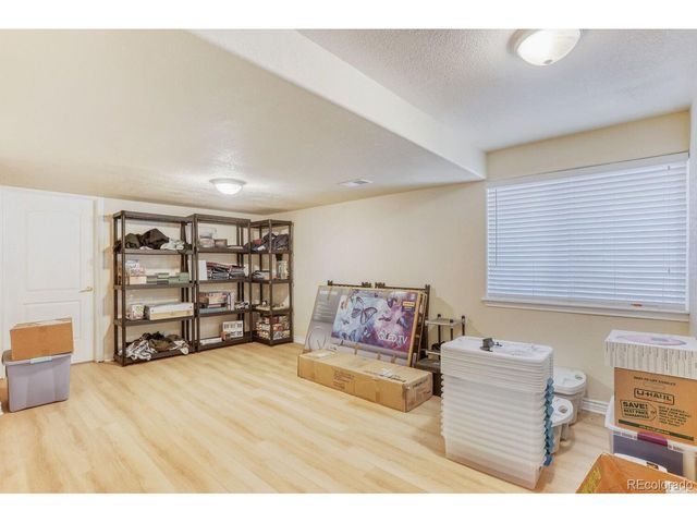 927 Champion Cir, Longmont, CO 80503