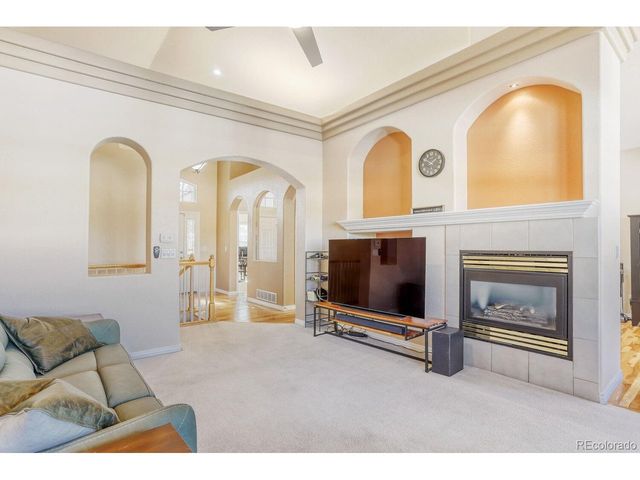 927 Champion Cir, Longmont, CO 80503