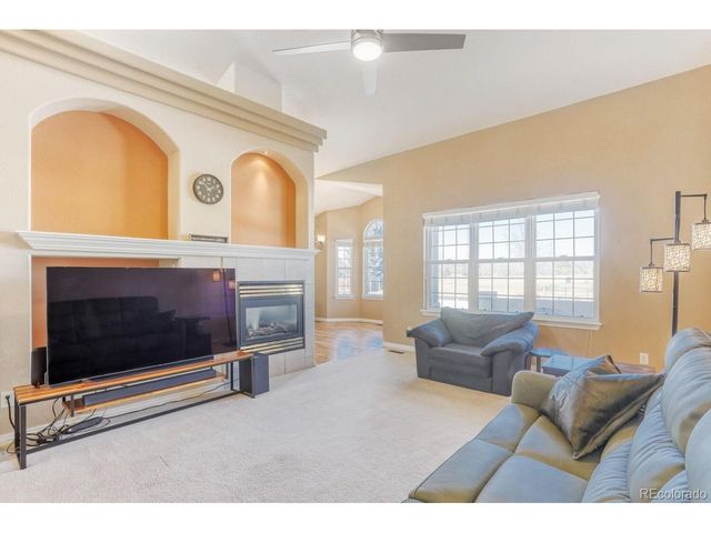 927 Champion Cir, Longmont, CO 80503