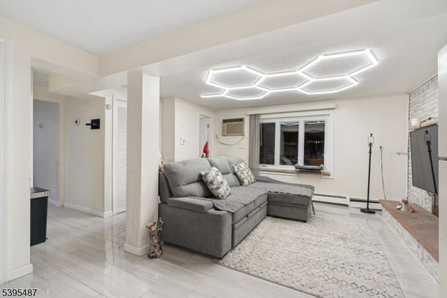 88 Hinchman Ave, Wayne Twp., NJ 07470