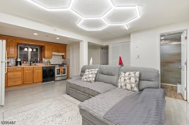 88 Hinchman Ave, Wayne Twp., NJ 07470