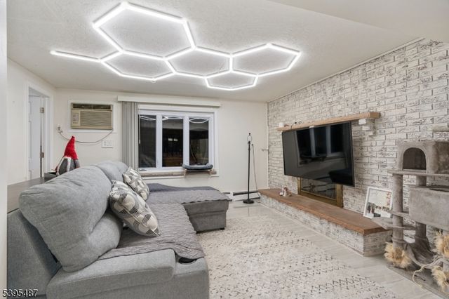 88 Hinchman Ave, Wayne Twp., NJ 07470