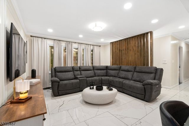 88 Hinchman Ave, Wayne Twp., NJ 07470