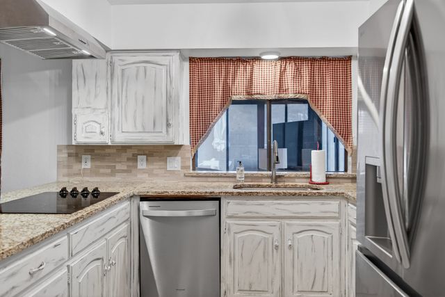 3225 Emerald Street, Bedford, TX 76021