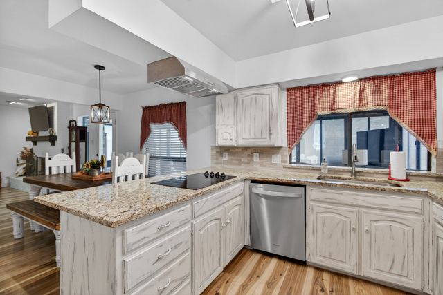 3225 Emerald Street, Bedford, TX 76021