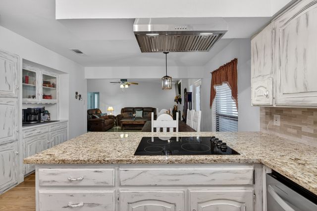 3225 Emerald Street, Bedford, TX 76021