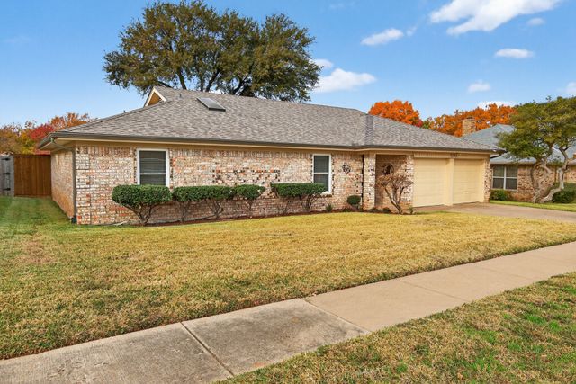 3225 Emerald Street, Bedford, TX 76021
