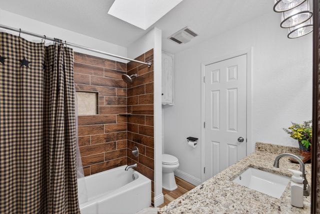 3225 Emerald Street, Bedford, TX 76021