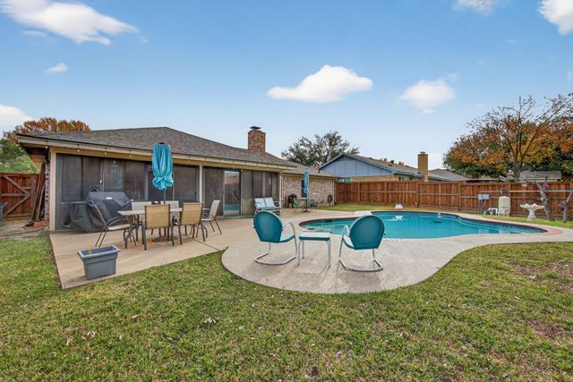 3225 Emerald Street, Bedford, TX 76021