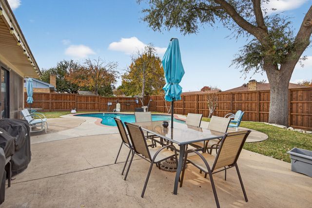 3225 Emerald Street, Bedford, TX 76021