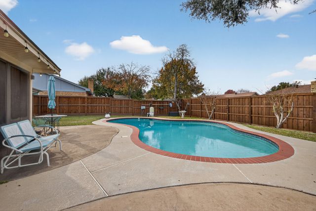 3225 Emerald Street, Bedford, TX 76021