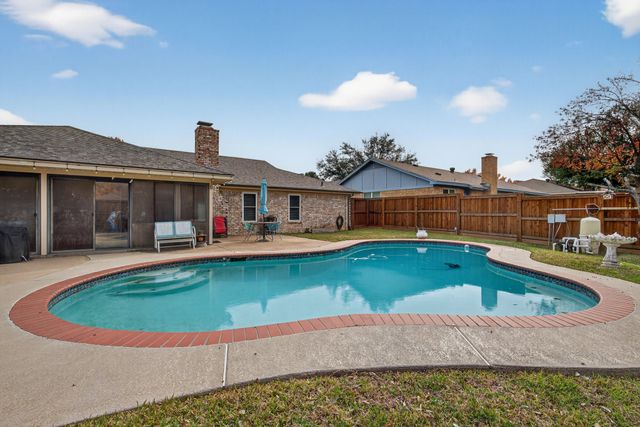 3225 Emerald Street, Bedford, TX 76021