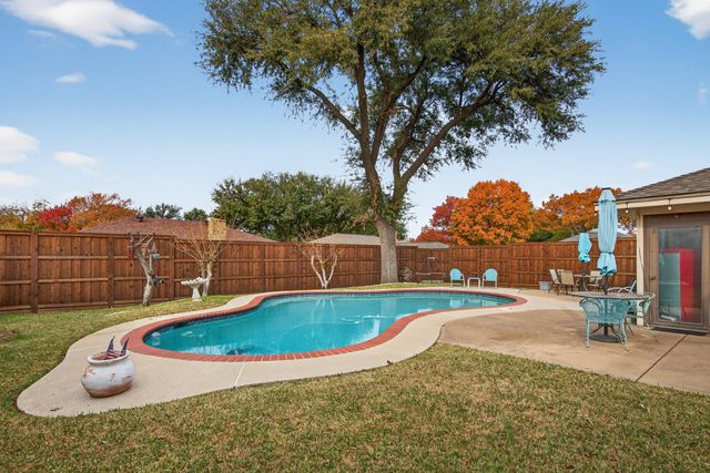 3225 Emerald Street, Bedford, TX 76021