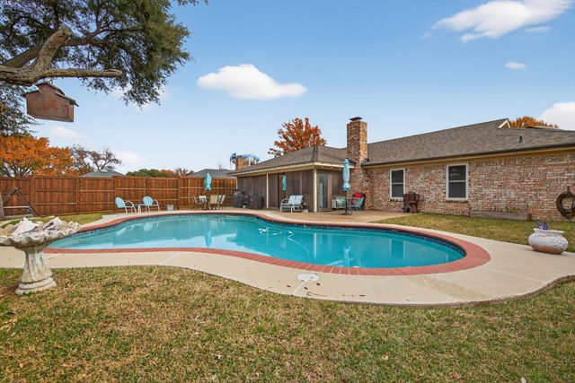 3225 Emerald Street, Bedford, TX 76021