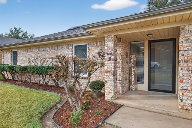 3225 Emerald Street, Bedford, TX 76021