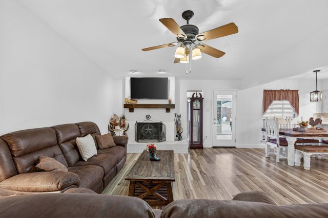 3225 Emerald Street, Bedford, TX 76021