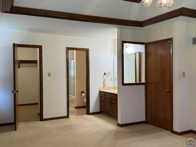 6829 NW Rochester RD, Topeka, KS 66617