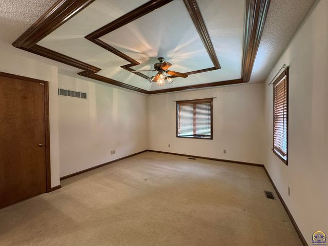 6829 NW Rochester RD, Topeka, KS 66617