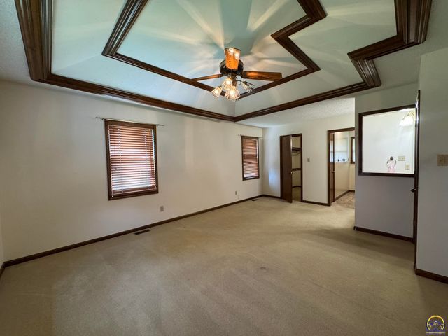 6829 NW Rochester RD, Topeka, KS 66617