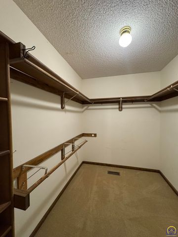 6829 NW Rochester RD, Topeka, KS 66617