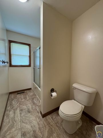 6829 NW Rochester RD, Topeka, KS 66617