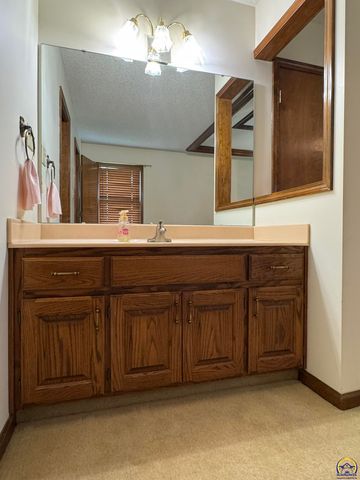 6829 NW Rochester RD, Topeka, KS 66617