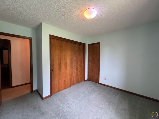 6829 NW Rochester RD, Topeka, KS 66617