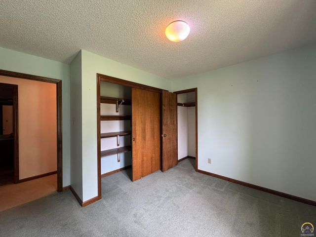 6829 NW Rochester RD, Topeka, KS 66617