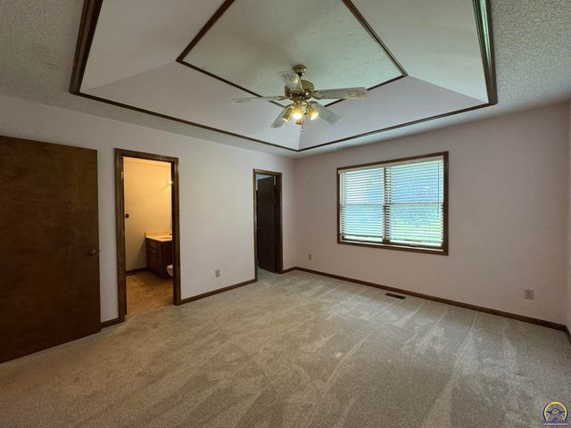 6829 NW Rochester RD, Topeka, KS 66617