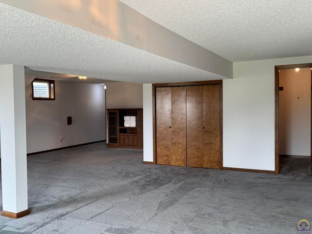 6829 NW Rochester RD, Topeka, KS 66617