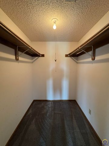 6829 NW Rochester RD, Topeka, KS 66617