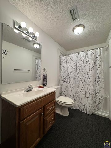 6829 NW Rochester RD, Topeka, KS 66617