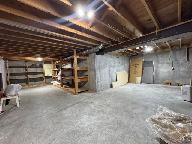 6829 NW Rochester RD, Topeka, KS 66617