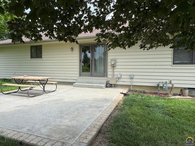 6829 NW Rochester RD, Topeka, KS 66617