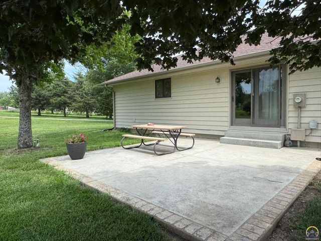 6829 NW Rochester RD, Topeka, KS 66617