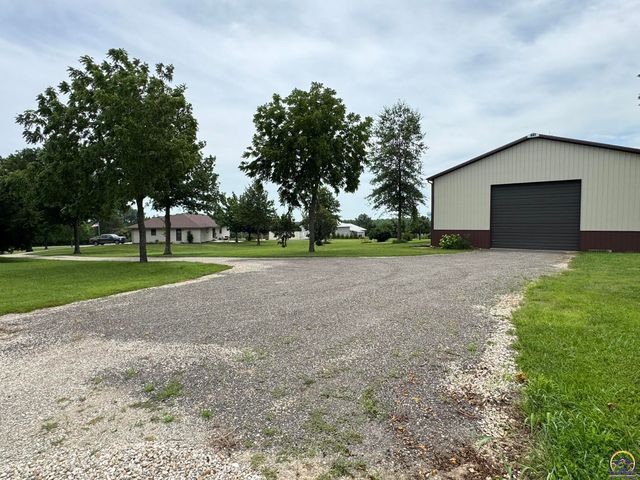 6829 NW Rochester RD, Topeka, KS 66617