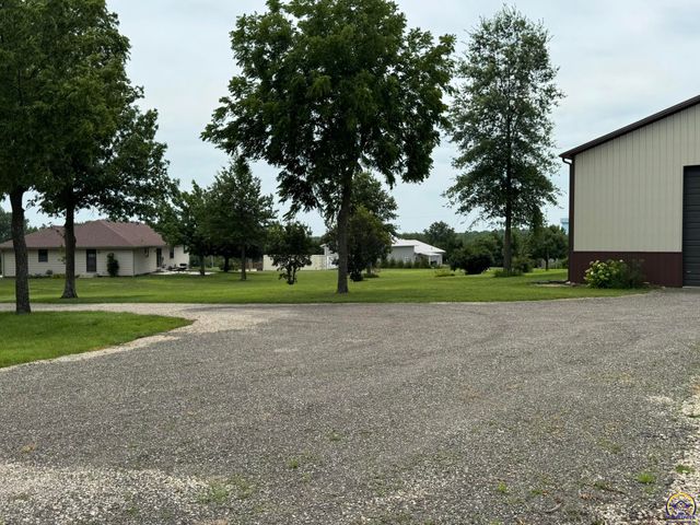 6829 NW Rochester RD, Topeka, KS 66617