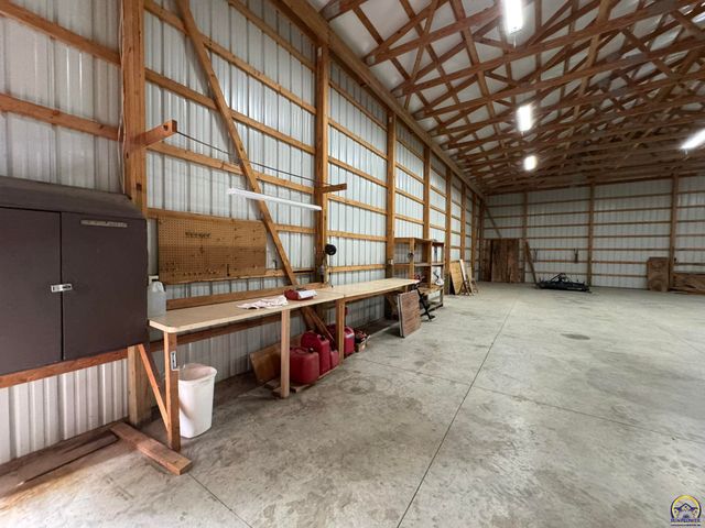 6829 NW Rochester RD, Topeka, KS 66617