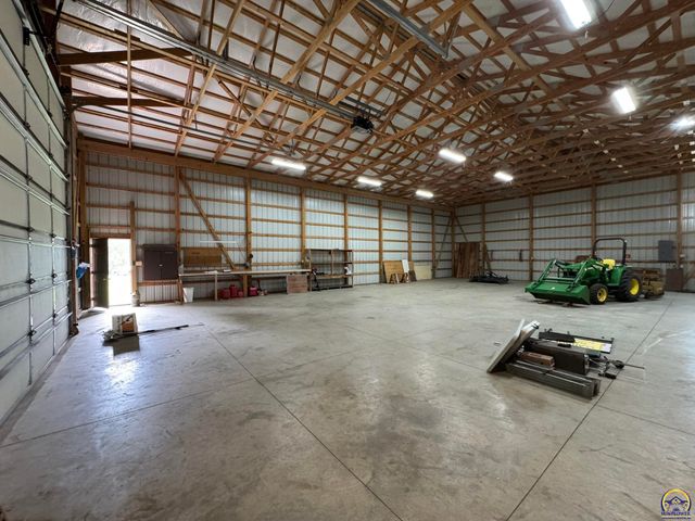6829 NW Rochester RD, Topeka, KS 66617