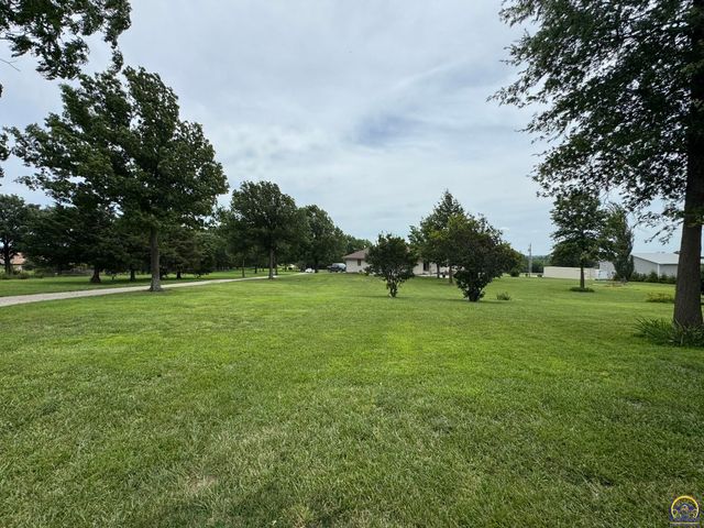 6829 NW Rochester RD, Topeka, KS 66617