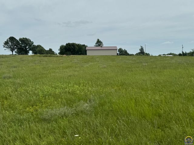 6829 NW Rochester RD, Topeka, KS 66617