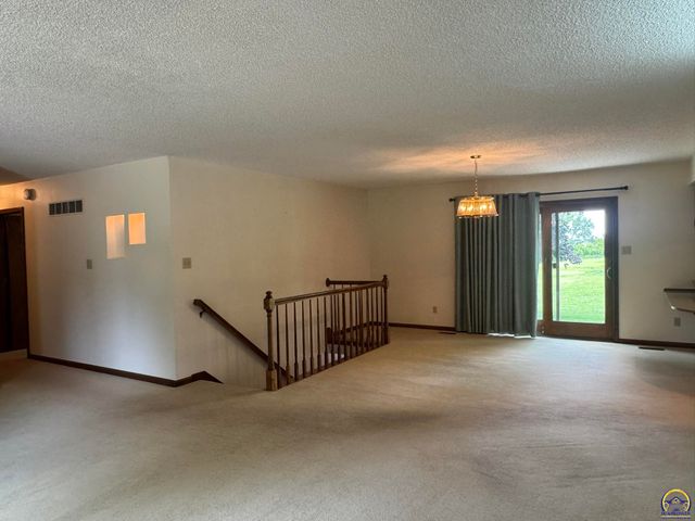 6829 NW Rochester RD, Topeka, KS 66617