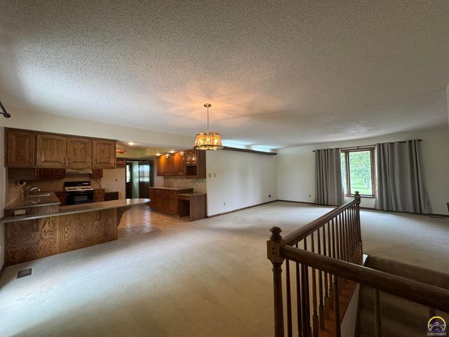 6829 NW Rochester RD, Topeka, KS 66617