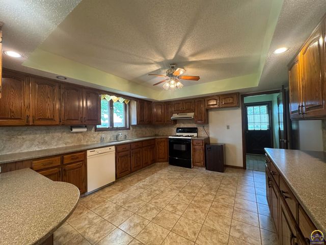 6829 NW Rochester RD, Topeka, KS 66617