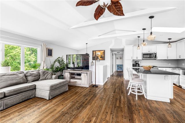 60 Brooklyn Road, Narragansett, RI 02882