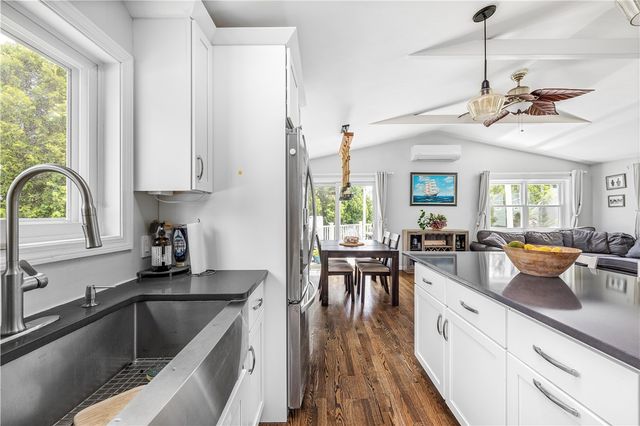 60 Brooklyn Road, Narragansett, RI 02882