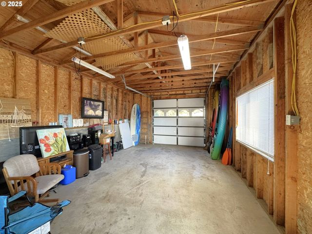 19921 WHALESHEAD Rd OV13, Brookings, OR 97415