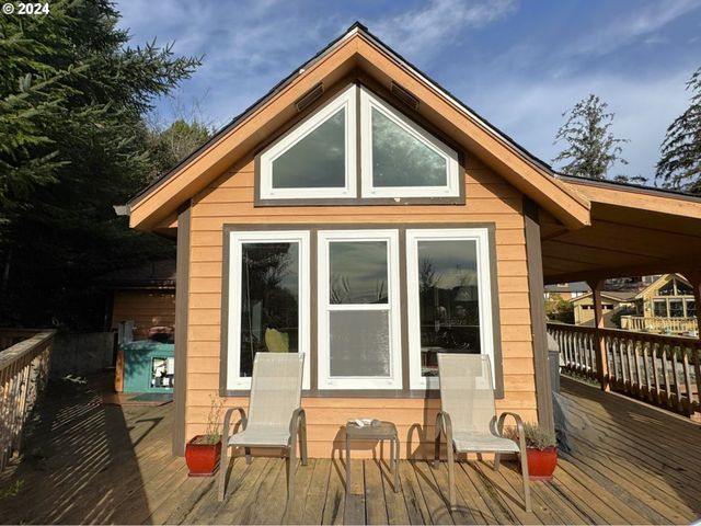 19921 WHALESHEAD Rd OV13, Brookings, OR 97415